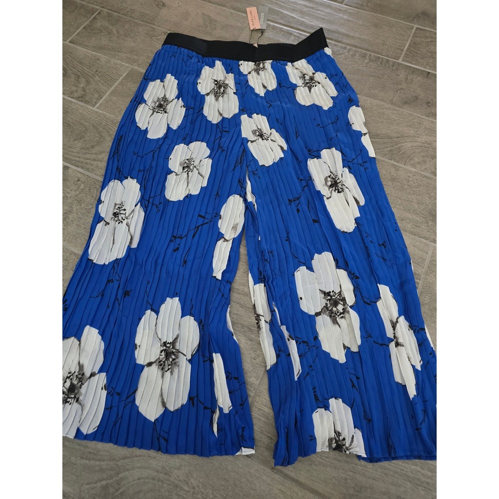 Black Label by Chico's Blue Floral Pleated Wide Leg Pants‎ Size Large NWT Gaucho